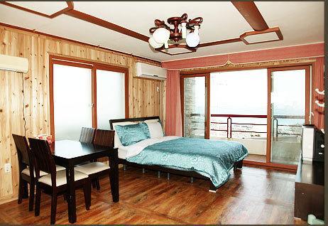 Seaside House Pension Seogwipo Room photo